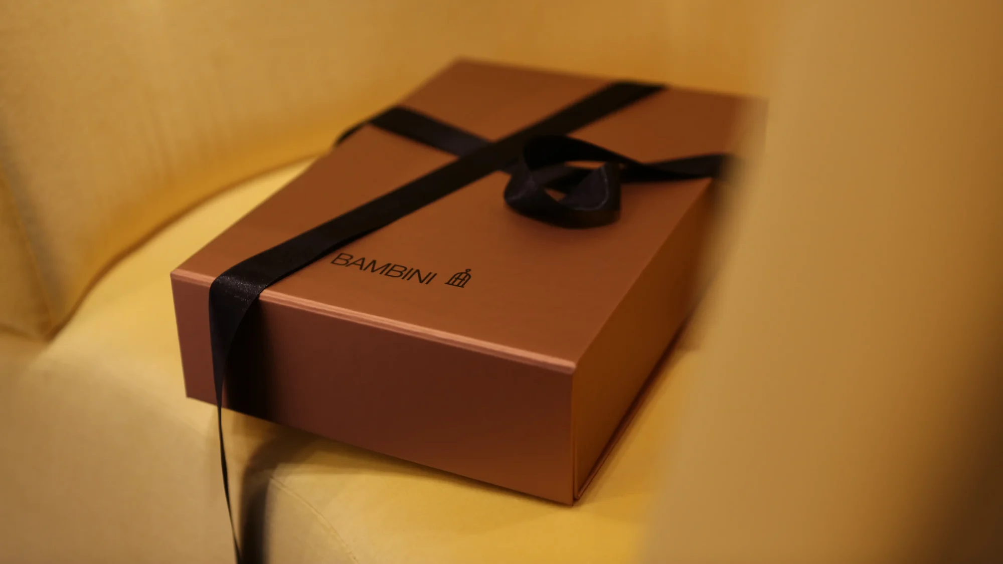 luxury-kids-fashion-store-bambini-designed-by-thies-design-ingmar-thies-packaging-box-2