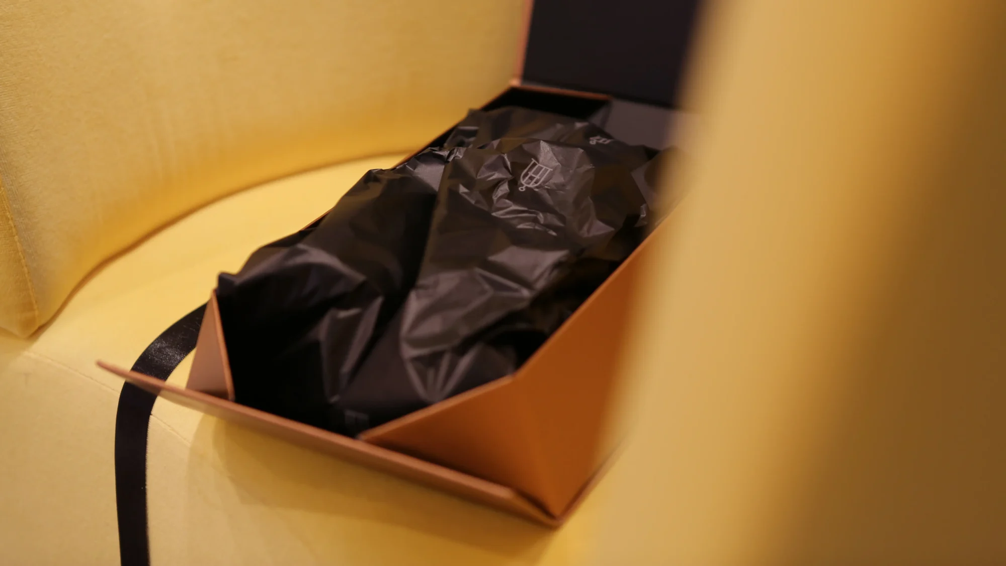 luxury-kids-fashion-store-bambini-designed-by-thies-design-ingmar-thies-packaging-box
